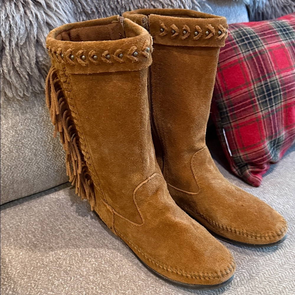 Minnetonka Tan Suede Fringe Boots